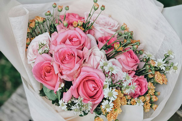 Ein Blumenstrauß als liebevolle Überraschung